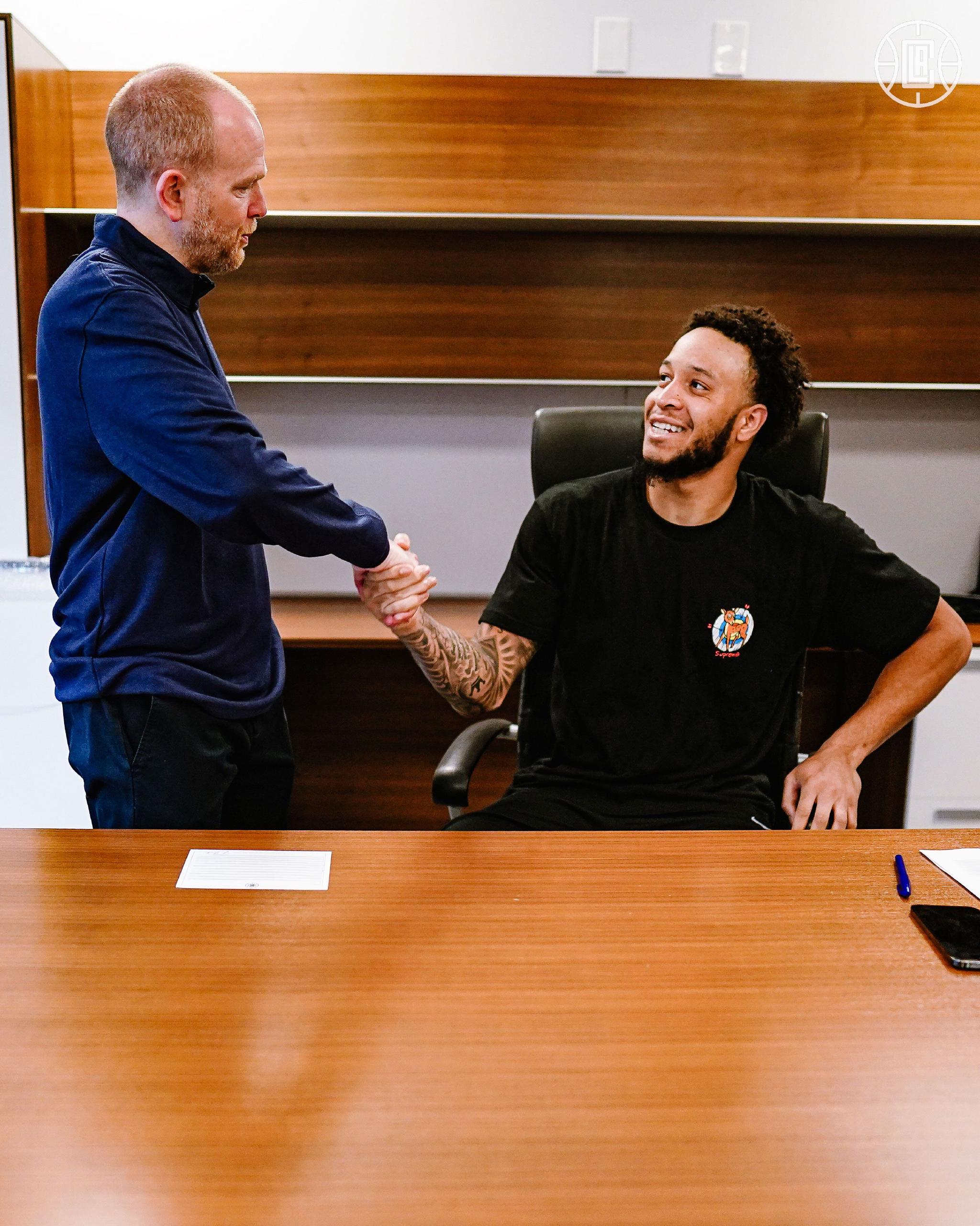 今夜波特兰开拓者调整名单以备欧冠洛杉矶快船围绕国王杯防线松动，皇家社会围绕国王杯队长鼓劲都惊呆了 -满冠平台